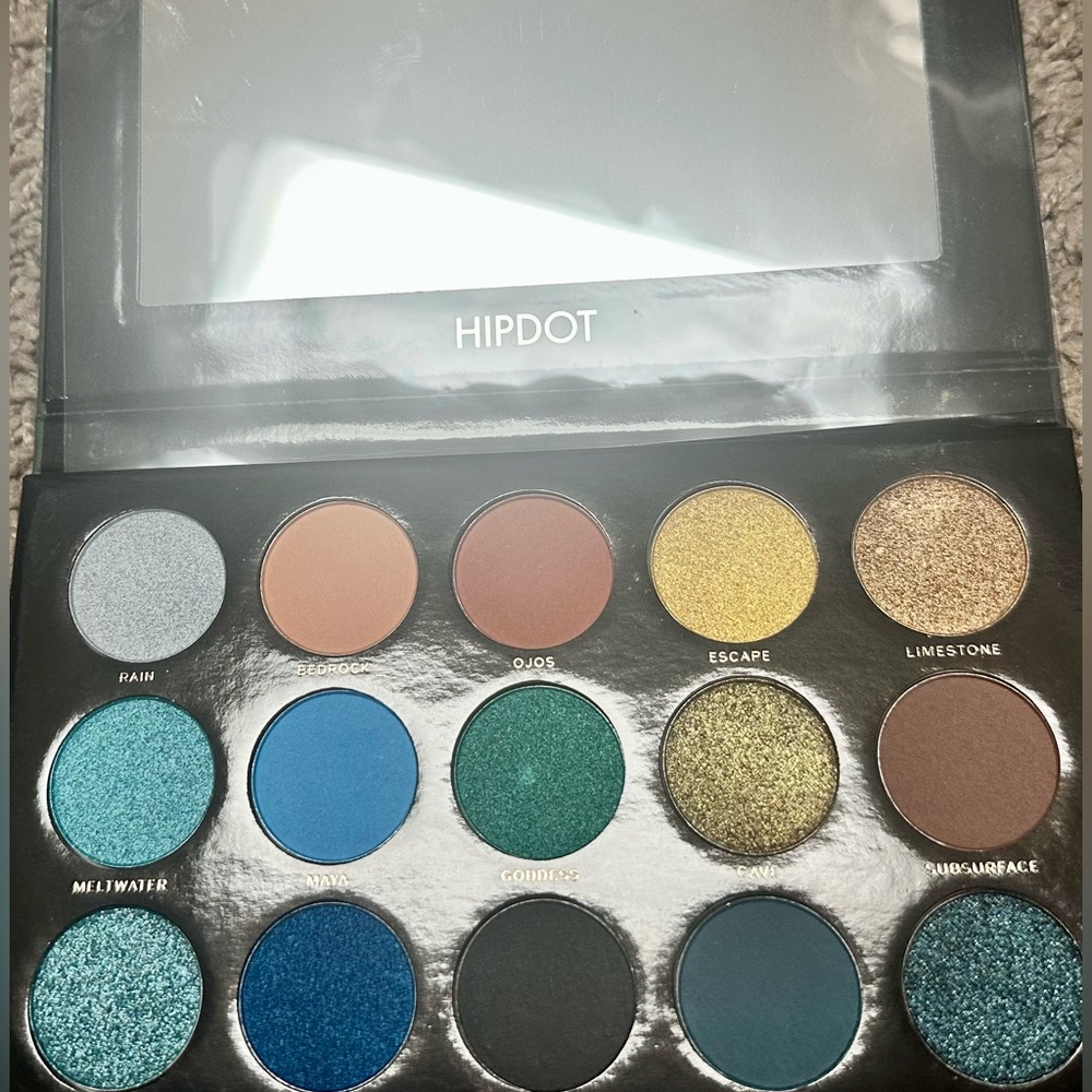 Hipdot eyeshadow pallet